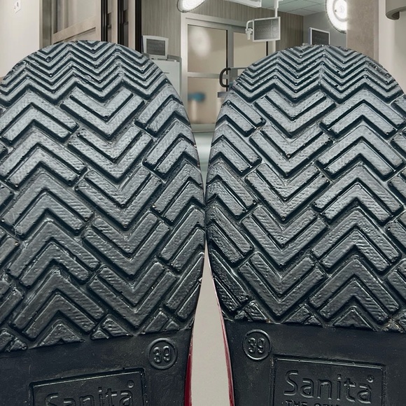 Sanita Raspberry Pink Patent Women's Clogs Size 39. - Picture 7 of 9